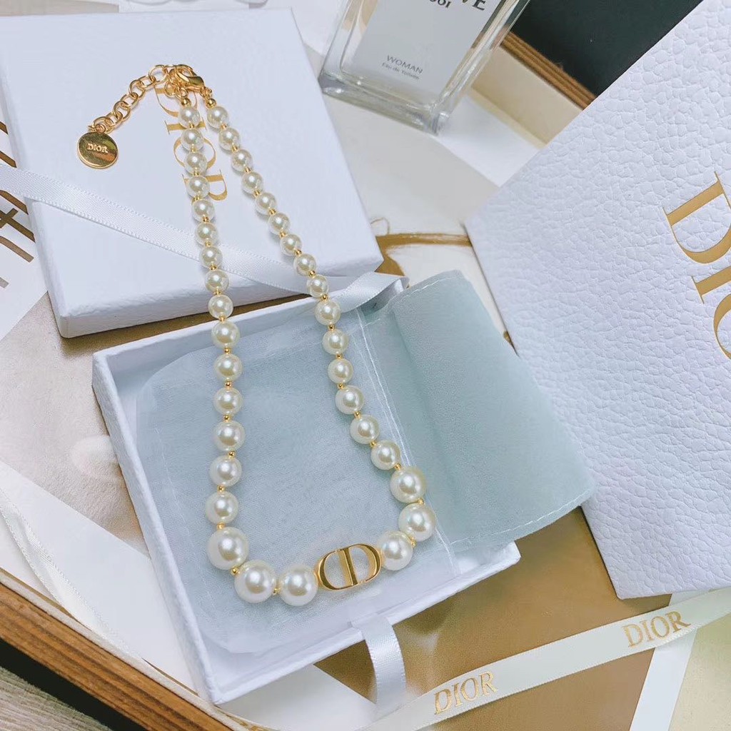 Dây chuyền ngọc trai Dior mặt hình chữ đơn giản phong cách retro