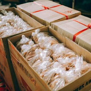 Thùng bánh tráng mắm ruốc 20 bịch cho khách sỉ