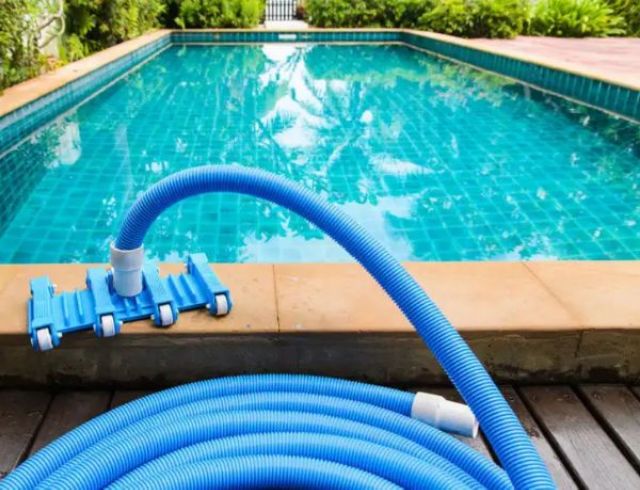 Bàn hút đáy vệ sinh hồ bơi 001