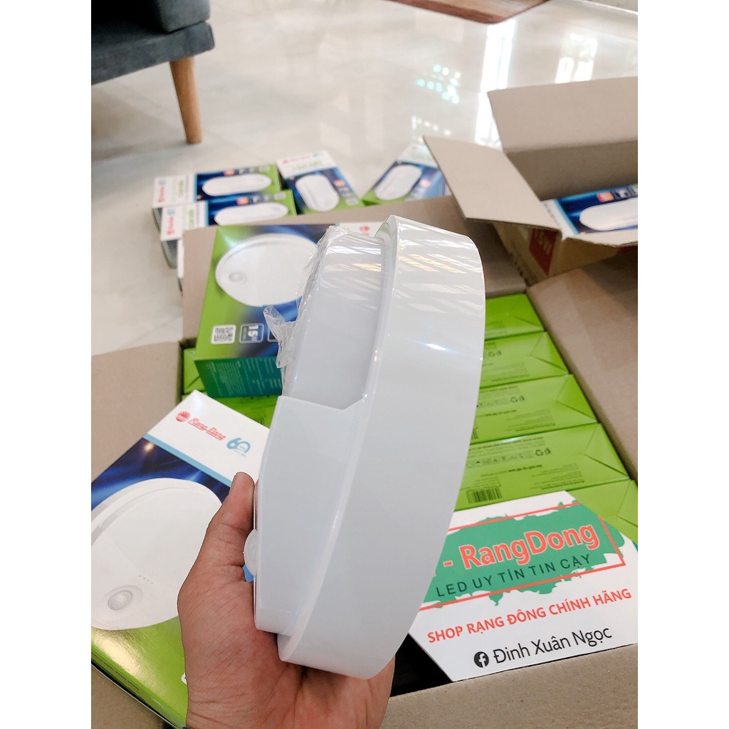 Đèn LED gắn tường cảm biến thông minh Rạng Đông dáng tròn thích hợp cho tủ quần áo/hành lang/phòng ngủ/phòng tắm