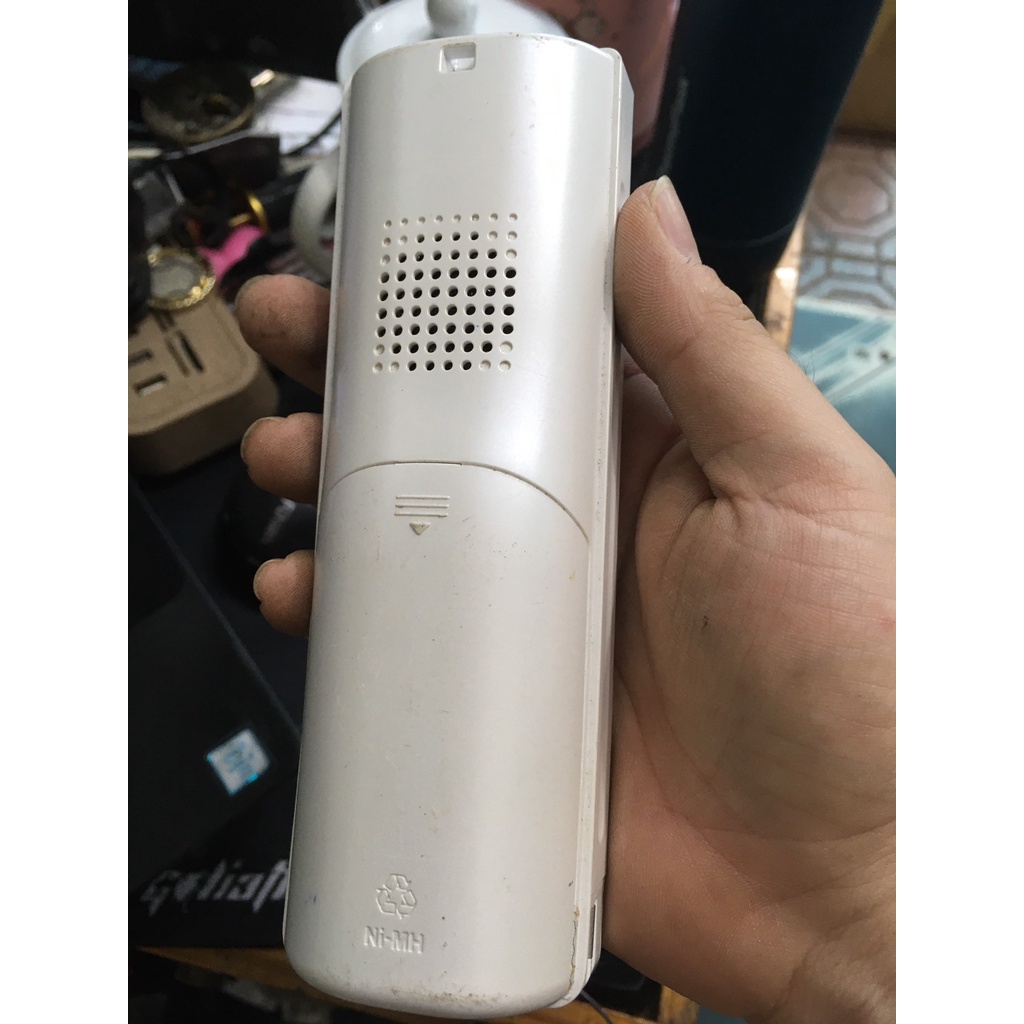 QUA SỬ DỤNG, KHÔNG ĐỐC SẠC  Màn hình tay cầm phụ không dây VL-W617VN