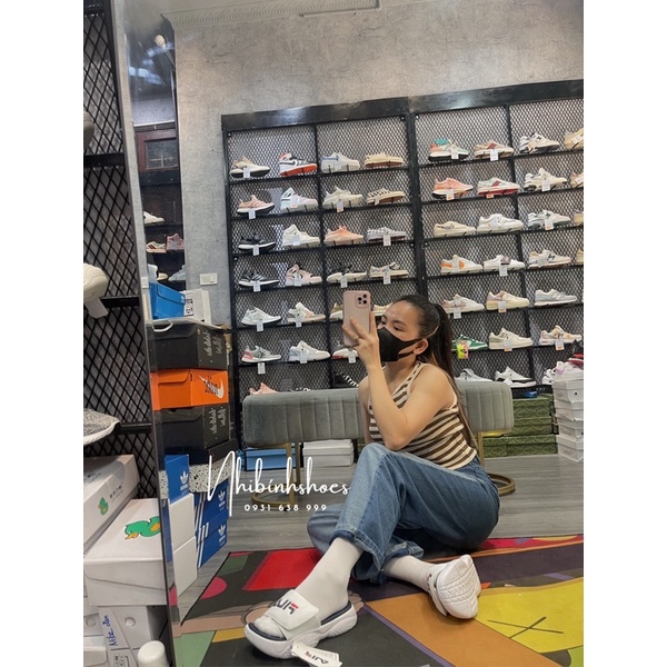 Dép dán in chữ Fila