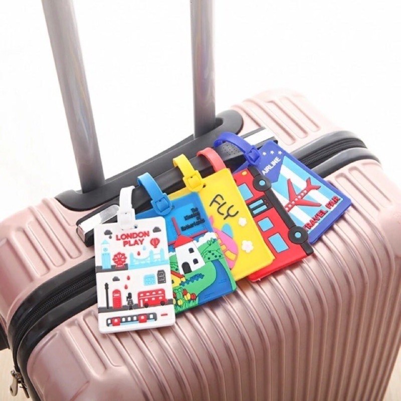 Thẻ hành lý (thẻ tên) gắn vào vali tránh nhầm lẫn, thất lạc