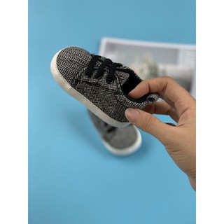 Giày tập đi kiểu dáng thể thao