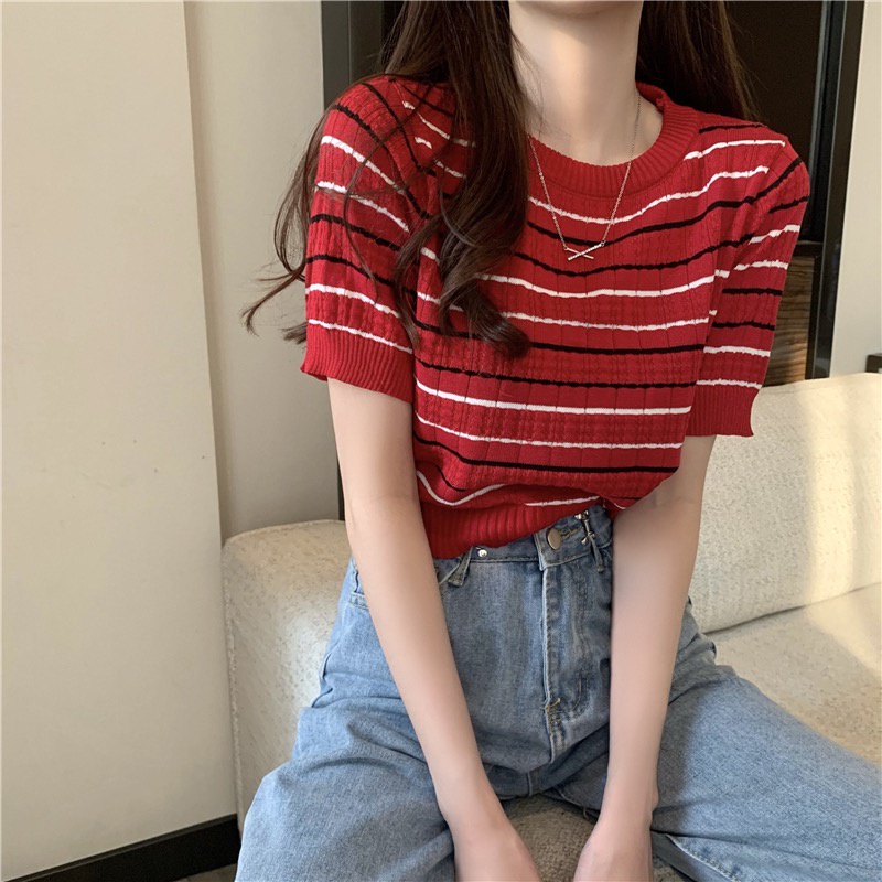 P240 Áo len cộc tay cổ tròn kẻ ngang bo gấu