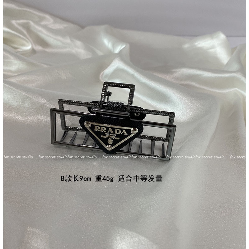 Kẹp Tóc Kim Loại Hình Tam Giác In Chữ Lớn Thời Trang Cao Cấp