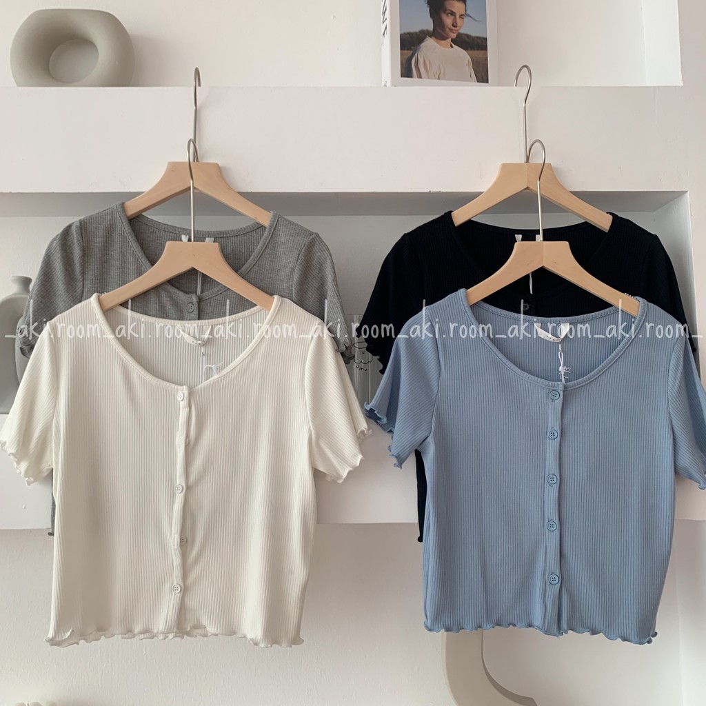 Áo croptop thun tăm cài cúc cổ tròn viền xoăn