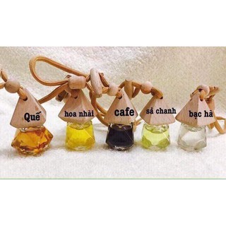 Tinh dầu treo xe ô tô.