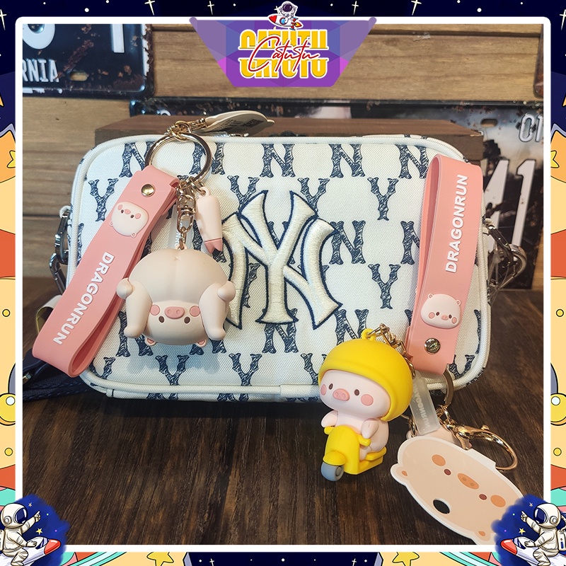 Móc Khóa Con Heo Dễ Thương, Móc Khóa Couple Lợn Lái  Xe Cute Cặp Đôi Hot Trend Ô Tô Độc Lạ Quà Tặng Treo Ba lô CATUTU