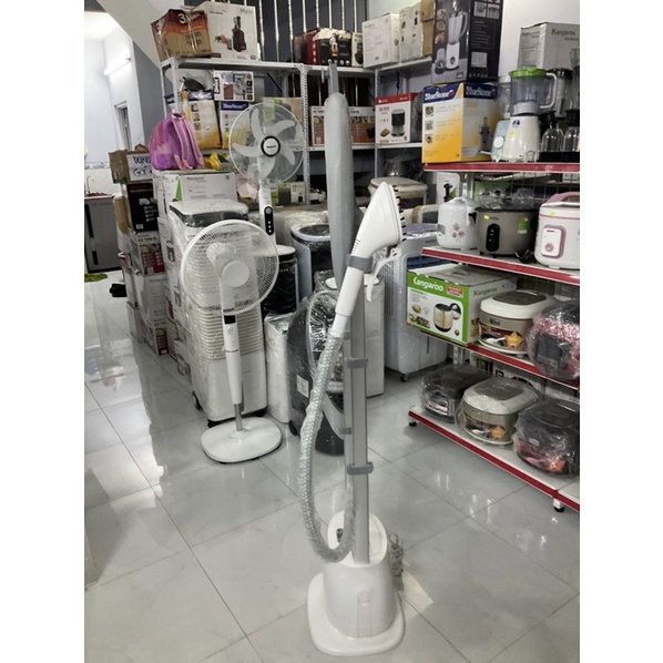 Bàn ủi hơi nước đứng Kangaroo KG-75B8 - Hàng trưng bày