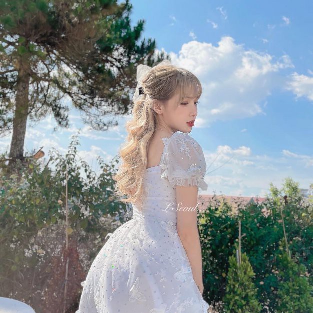 ĐẦM XOÈ VỚI HOẠ TIẾT XINH XẮN (V0989)