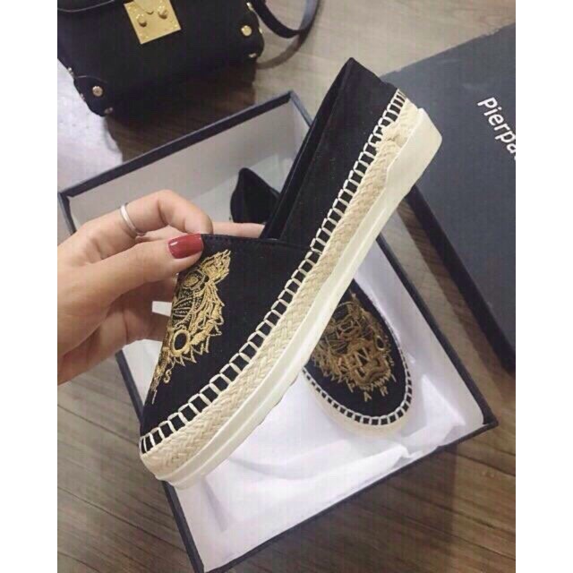 Giày slipon nữ thêu chất da lộn hàng đẹp