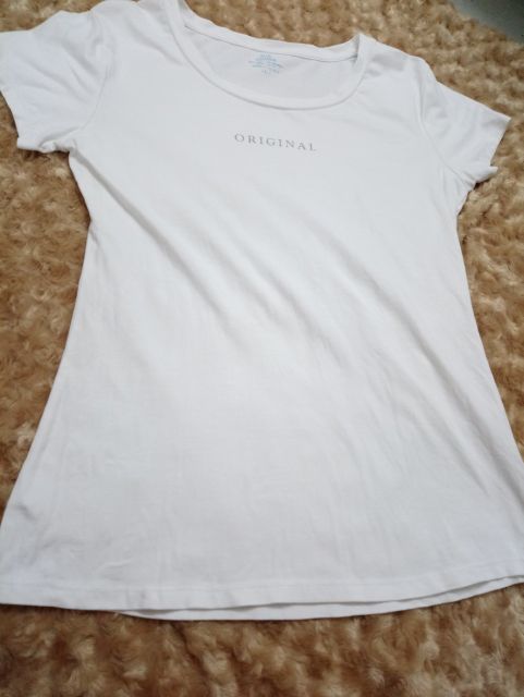Sale áo thun trắng size L. Thun mịn. Đầy. Tặng 1 chuỗi đeo tay