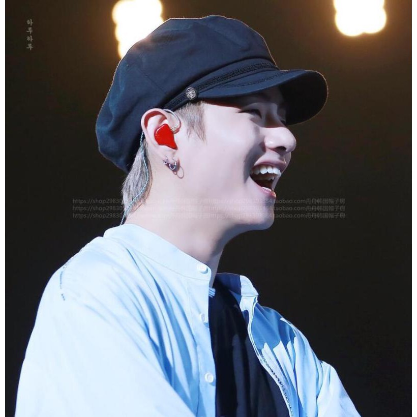 MŨ GIỐNG V TAEHYUNG TRONG CONCERT