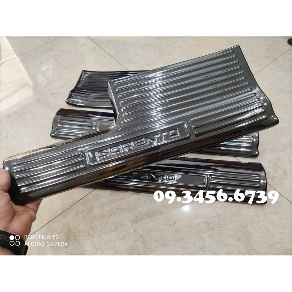 Ốp bậc cửa, nẹp bước chân trong xe Sorento 2021 2022- Bộ 4 Chi tiết+ tặng keo trợ dính trang trí chống xước bậc cửa xe