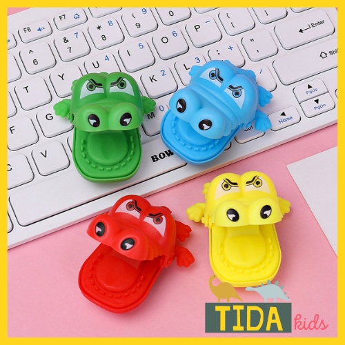 Ô Tô Đồ Chơi Cho Bé ⚡ HOT TREND ⚡ Xe Mô Hình Cá Sấu Cắn Tay, Đồ Chơi Mini Chạy Cót Siêu Cute TiDa Kids Shop
