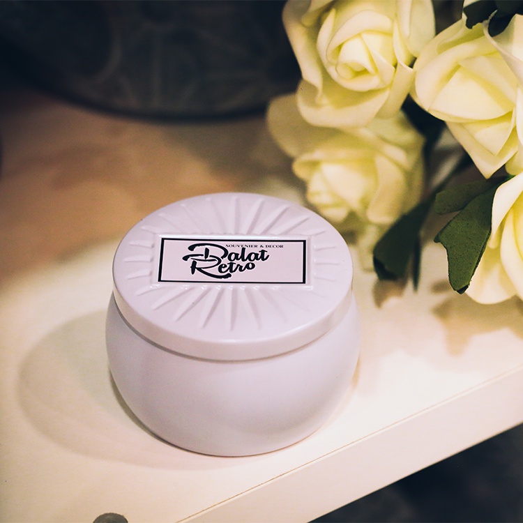 Nến thơm, 120g, hộp, mẫu hộp thiếc hoa văn, hương saffon and sandalwood,Dalat Retro