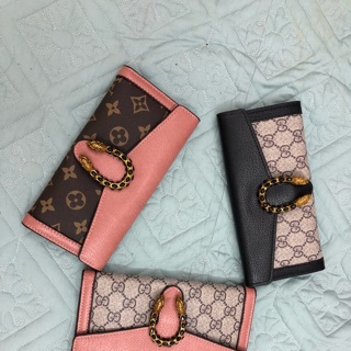 Ví gucci đầu rồng có 3 màu cho khách chọn. Một cái hoạ tiết Lv 2 cái gucci. Bên trong có ví nhỏ rất tiện lợi.👚👚💝🌹🌹.