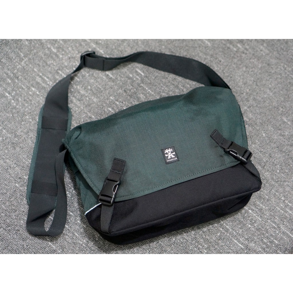 Crumpler Proper Roady 7500 có ngăn iPad