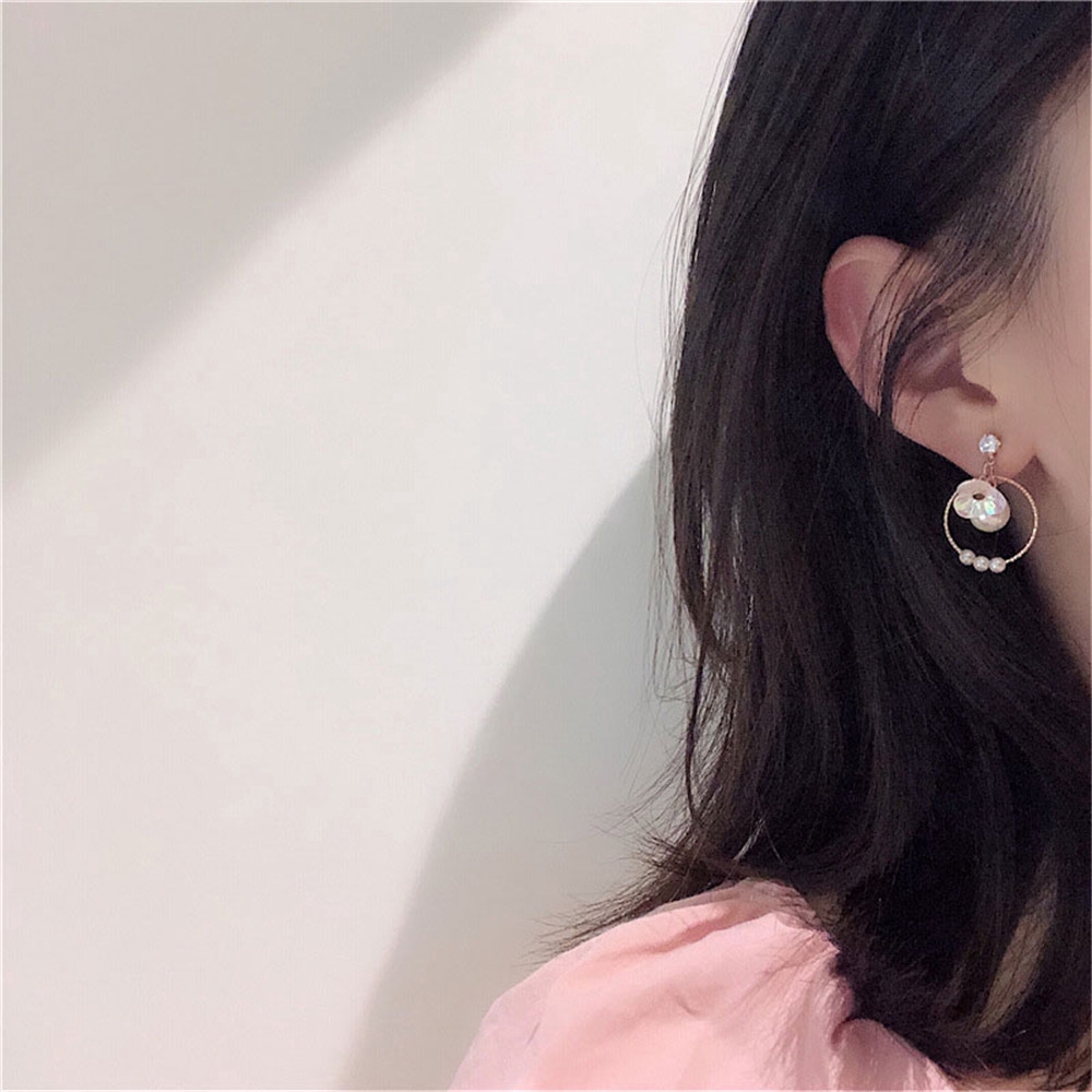 Khuyên tai hình hoa đính ngọc trai nhân tạo phong cách Hàn Quốc