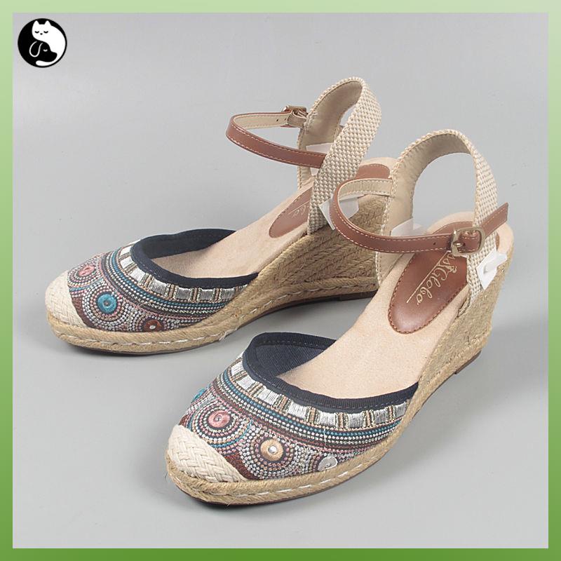 Giày sandal đế xuồng đan cói dày thêu họa tiết phong cách retro