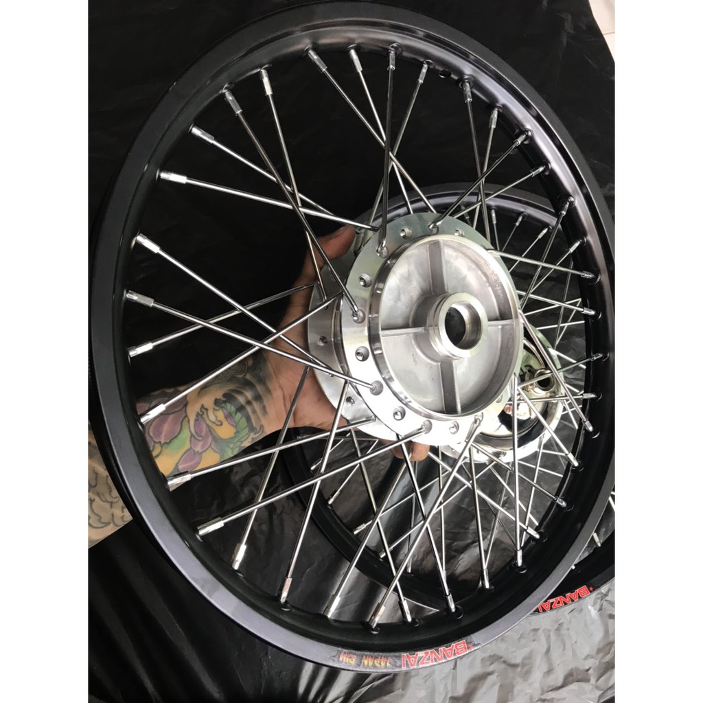 Bộ bánh đùm crom . căm crom osaki loại 1 và niềng nhôm banza thái lan màu đen kèm má crom dành cho wave và dream gắn như