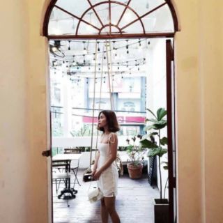 ĐẦM TRẮNG 2 DÂY NÚT BỌC HÔNG