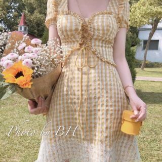 Đầm caro phối ren nhún lưng
