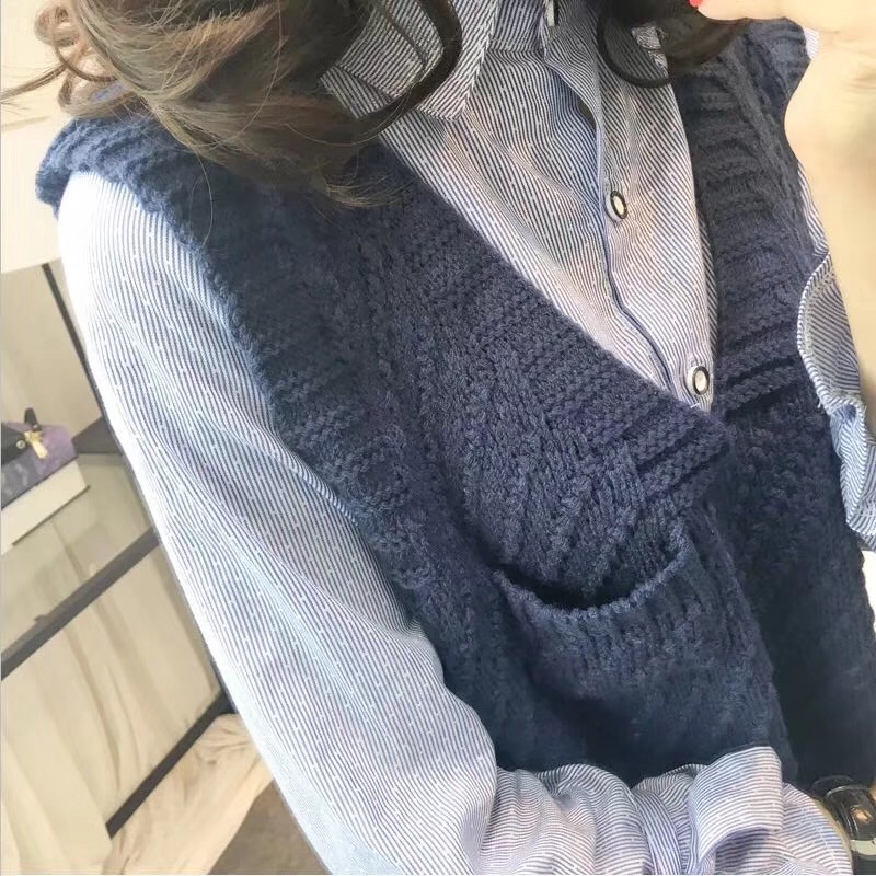 Áo len không tay cổ chữ V thiết kế không đồng đều nhiều màu sắc | BigBuy360 - bigbuy360.vn