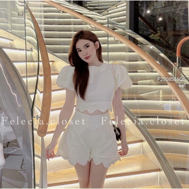 Set gấm lai gợn sóng áo croptop hở lưng cột nơ sau t kèm quần short kiểu hàng QC!