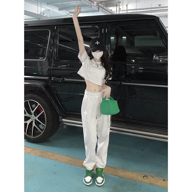 Set Áo Lửng Màu Xám Phản Quang Kèm Quần Legging Lưng Cao Thời Trang Cho Nữ