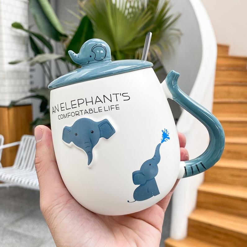 LY CỐC SỨ CẶP ĐÔI CÓ NẮP HÌNH VOI CON CỰC NGỘ NGHĨNH 400ML KÈM THÌA XINH XẮN
