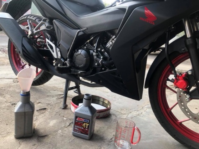 Nhớt Amsoil 4T 10W30 Mc3 - 100% Synthetic