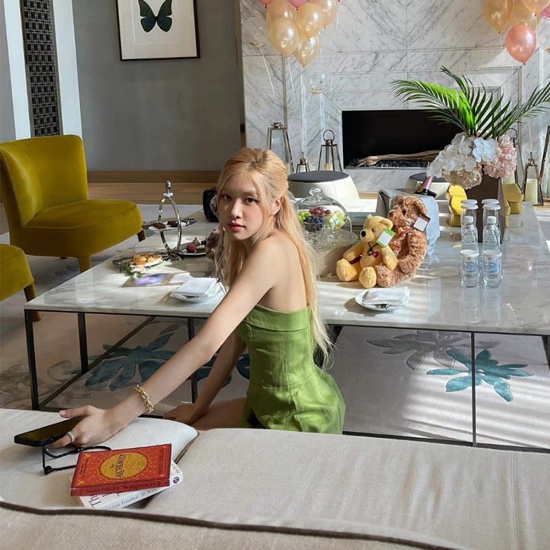 Váy ngắn quây xanh khoe eo Rose