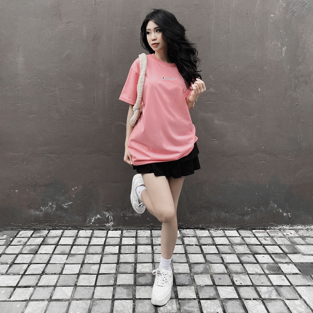 Áo Thun Champion Màu hồng In Chữ Màu Hồng Ở Giữa Chất Liệu 100% Cotton Thoáng Mát Form Rộng Thoải Mái