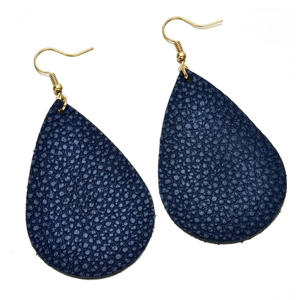 Hoa tai hợp kim phối da kiểu giọt nước với họa tiết da báo đầy cá tính