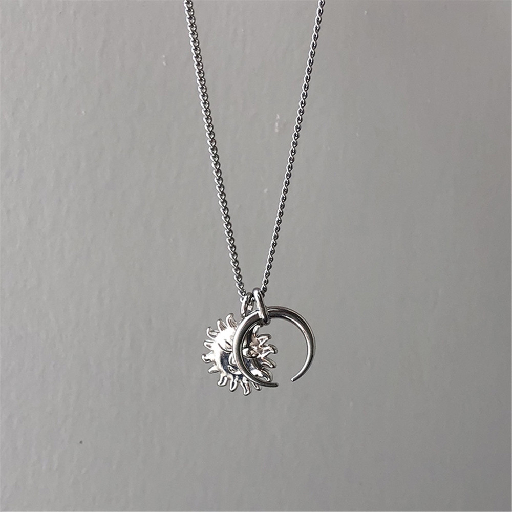 vòng cổ Mặt Hình Mặt Trăng Và Mặt Trời Thời Trang Cho Nữ