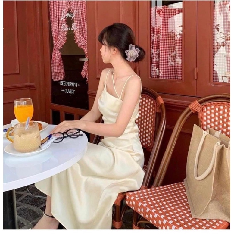 Đầm trắng 2 dây phi bóng ôm body khoe dáng cực chuẩn siêu quyến rũ