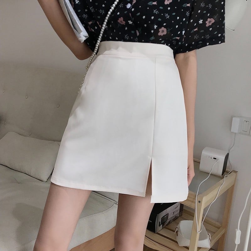 Chân váy chữ A ngắn xẻ cạnh màu trắng có quần trong(sẵn size)