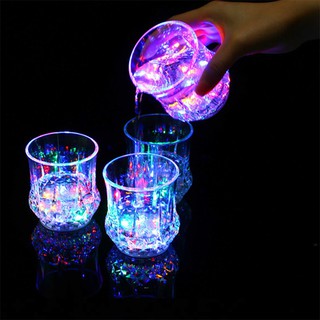 Cốc thủy tinh phát sáng