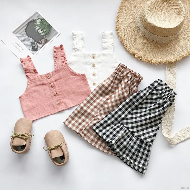Bộ gồm áo hai dây phối bèo và chân váy họa tiết ca rô xinh xắn cho bé gái
