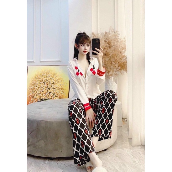 Bao hot mùa Tết nhe mấy bà..bận bộ này đi quánh bài là hơi đỉnh luôn Á..  Chất Latin mịn mướt