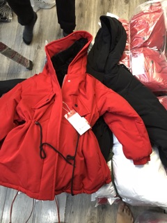 Parka đỏ đen