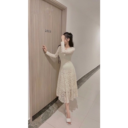 Váy ren cổ tim xoè