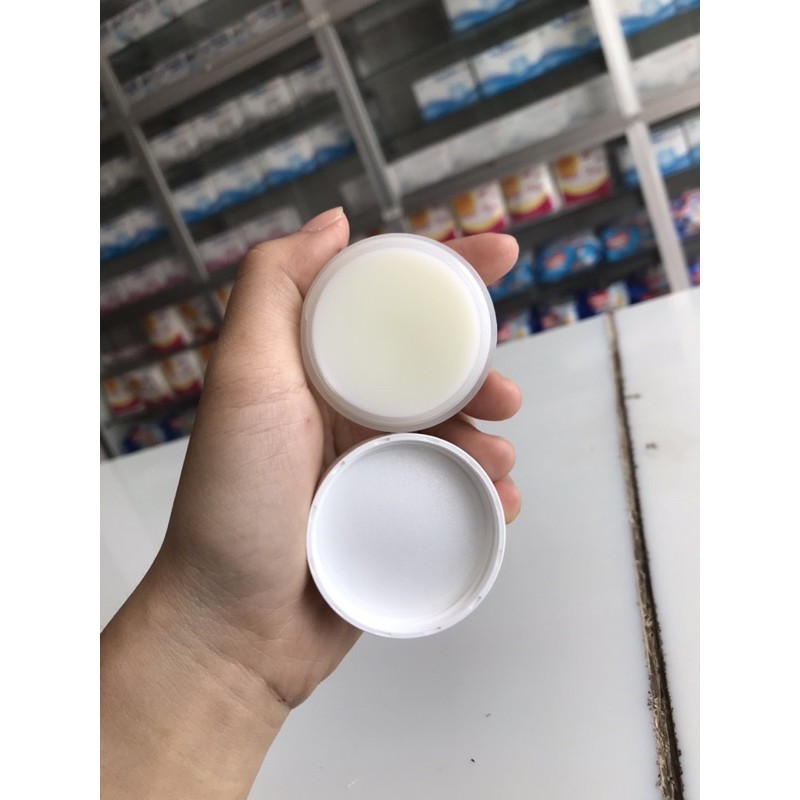 UMA cream T/8gr kem mỡ bôi da Nhật Bản