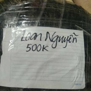 Quần áo của Nguyễn Loan