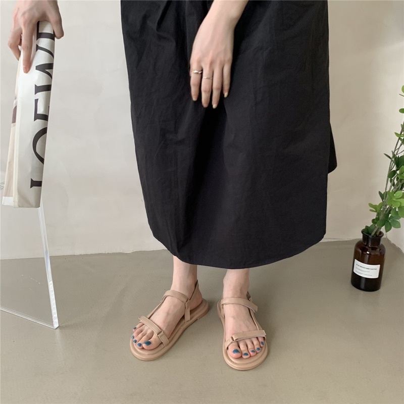 Giày sandals đế bệt quai ngang