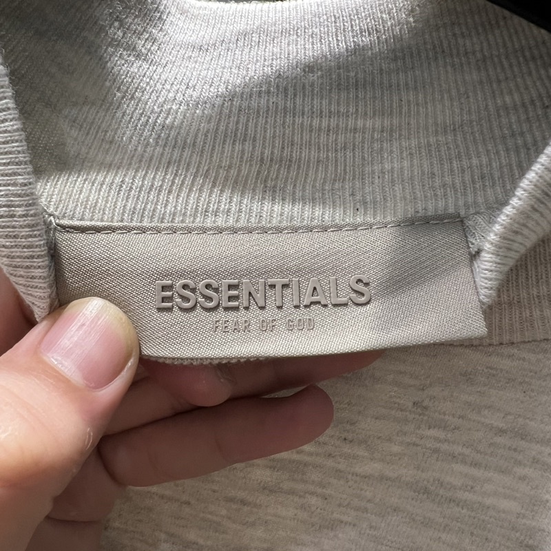 Áo long sleeve FEAR OF GOD FOG ESSENTIALS SS22 chất liệu cotton cao cấp, Áo long tee FOG in chữ nhung