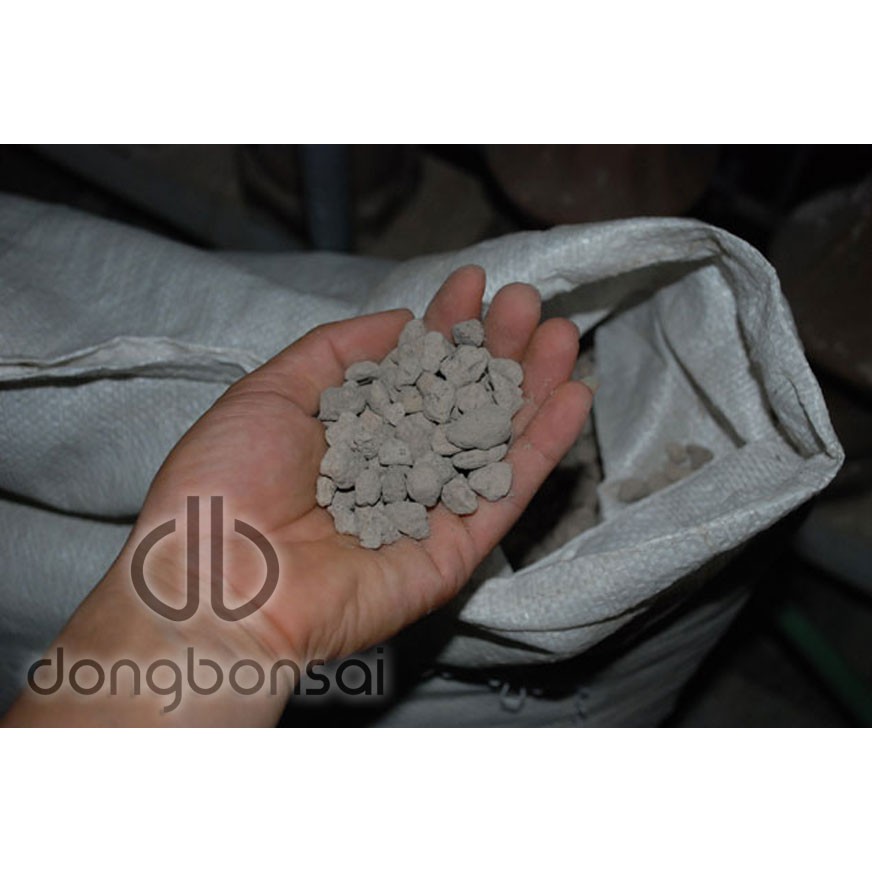 Đá Pumice (đá bọt núi lửa) Indonesia đóng gói 1 lit