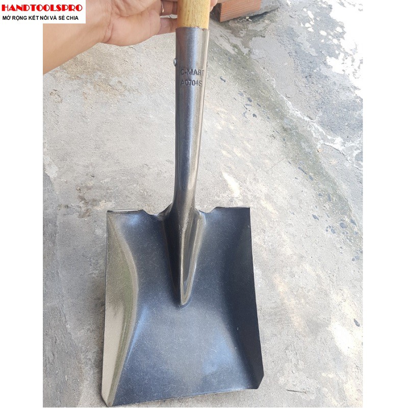 Cây xẻng bằng cán gỗ tay cầm 1020mm A0704S C-MART